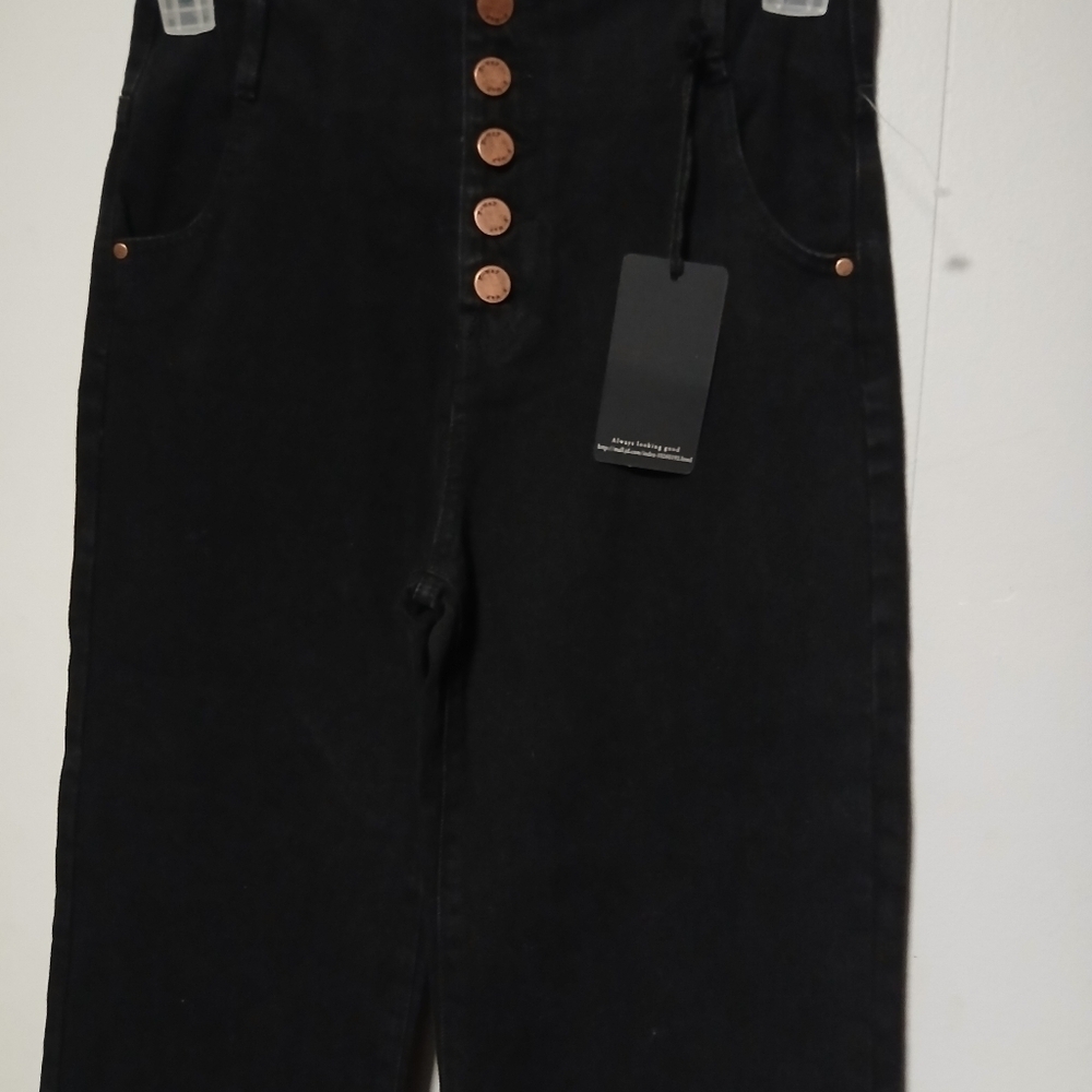 F-way brand NWT ladies black capris. - Picture 3 of 9